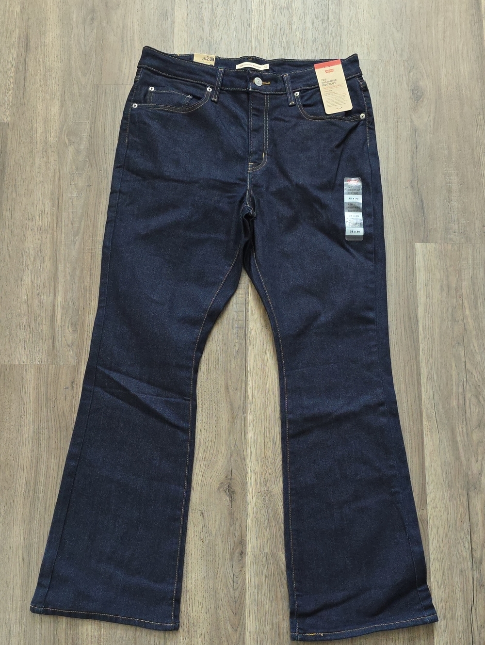 Levi's Women's Dark Indigo 725 Bootcut Jeans 32 x 30 NWT